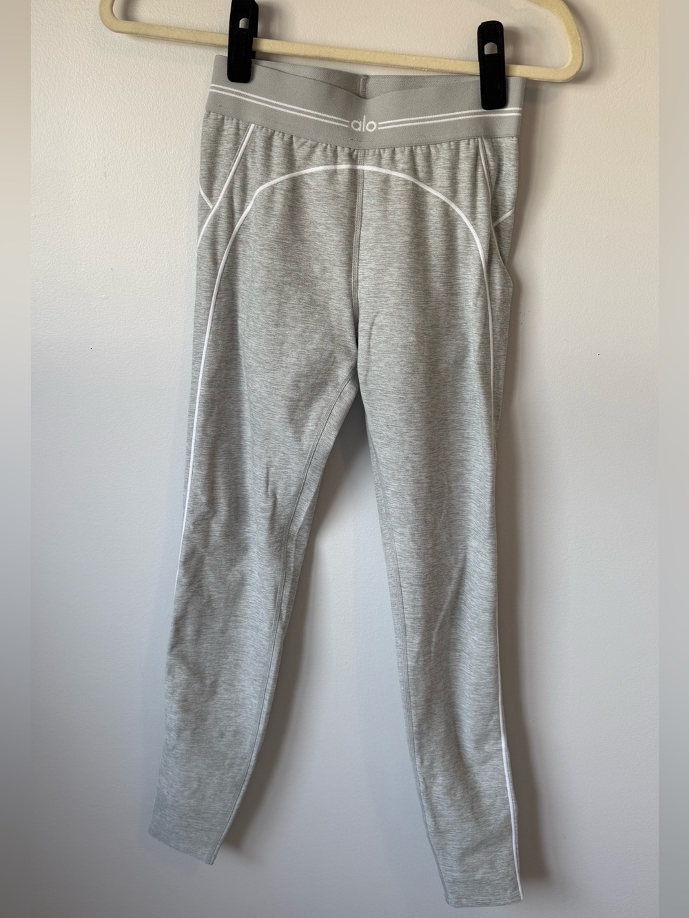 NWOT ALO YOGA High-Waist Airlift Legging